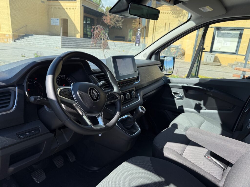 Renault Trafic L2 11