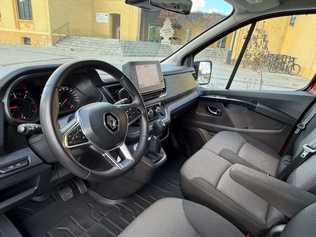 Renault Trafic L2 11
